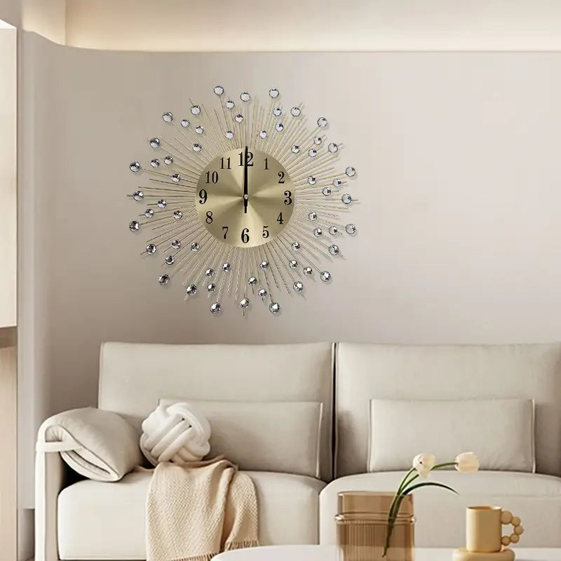 ساعة حائط معدنية ذهبية بتصميم دائري