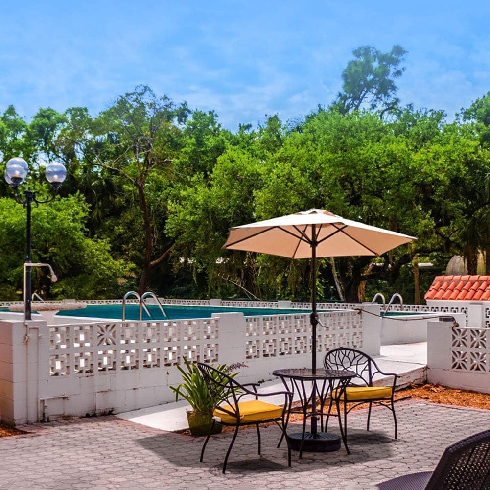 مظلة خارجية من الألومنيوم للفناء، مظلات حديقة السوق باللون البيج مع كرنك للشاطئ وحمام السباحة والفناء الخلفي، حماية من الأشعة فوق البنفسجية 50+