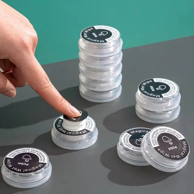 مناديل ماجيكال بوش المبللة توفر راحة الاستخدام مرة واحدة للتنظيف الفعال والصحي أثناء التنقل (علبة 50 قطعة)