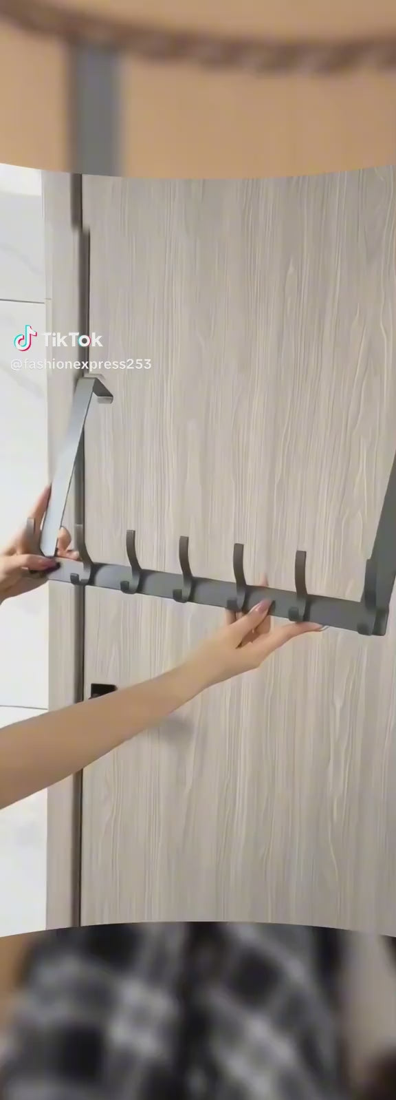 خطاف باب لتعليق الملابس مع 6 خطافات معدنية