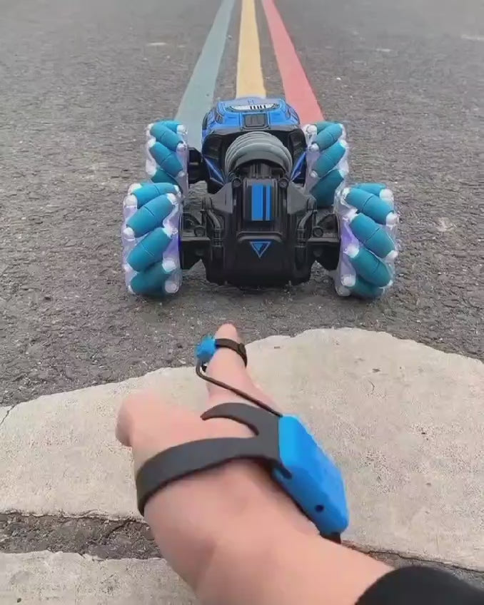 سيارة دفع رباعي مزودة بخاصية الرش وجهاز تحكم عن بعد بتردد 2.4 جيجاهرتز مع موسيقى وإضاءة وألعاب بهلوانية وسيارة تحكم عن بعد وسيارة لعبة مزودة بخاصية التحكم عن بعد